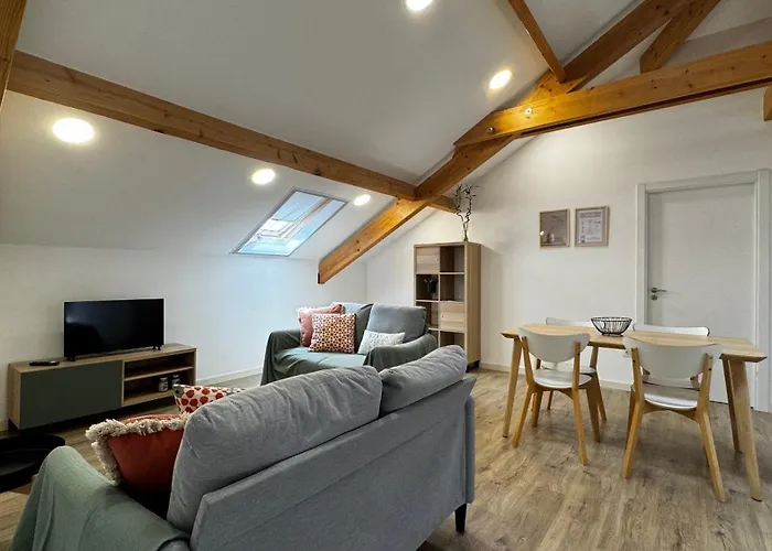 S'apartments アパート レイリア